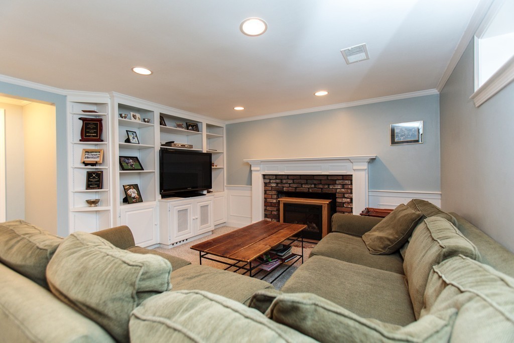 62 Standish Circle Wellesley, MA 02481 - Photo 10 of 13