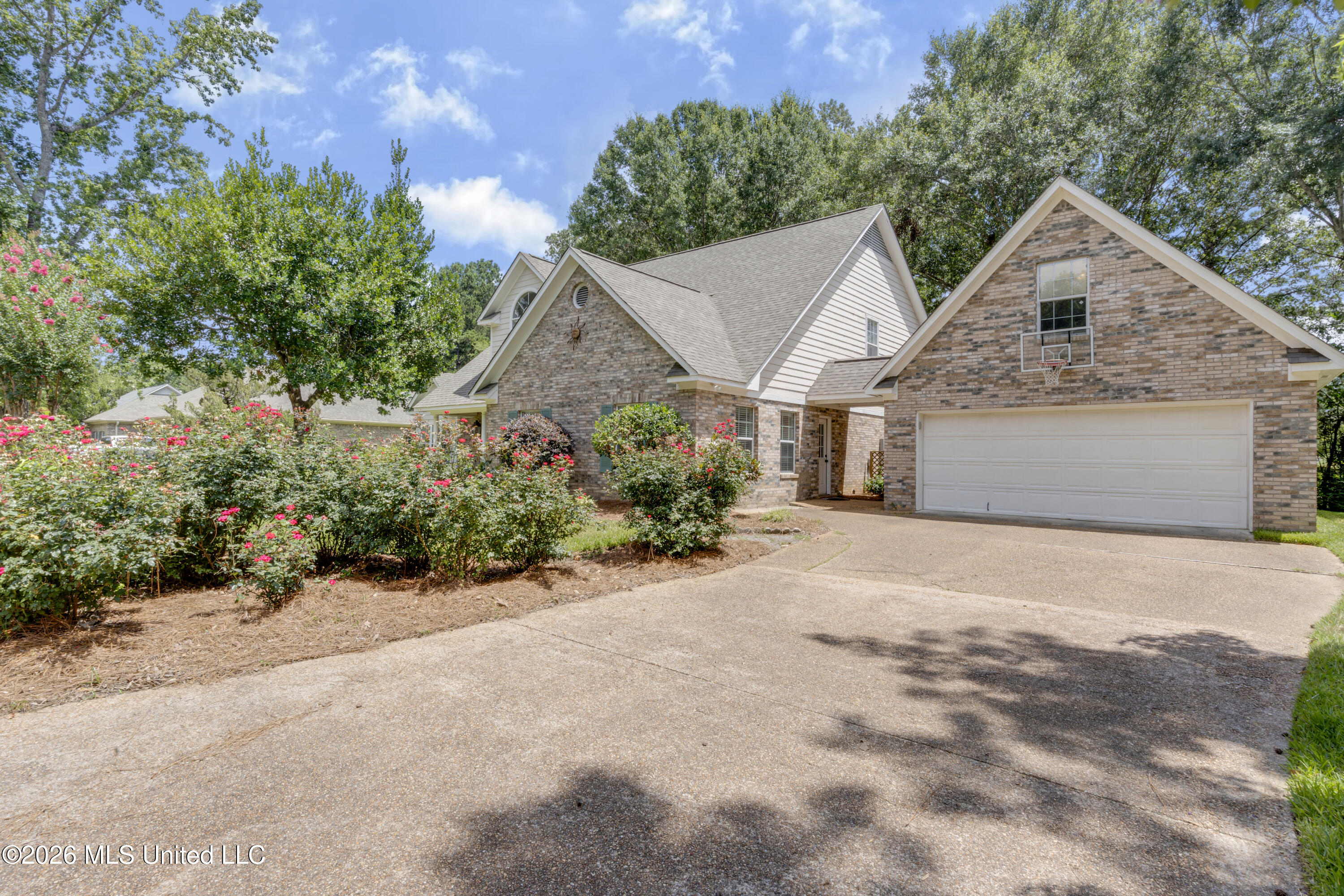 109 Willow Brook Road Brandon, MS 39047 - Photo 26 of 32 Driveway & Garage