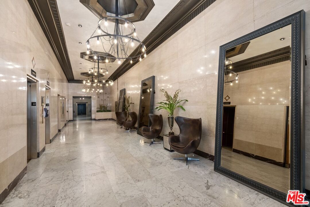460 South Spring Street, Unit 813 Los Angeles, CA 90013 - Photo 22 of 26 a view of a hallway with flower plants