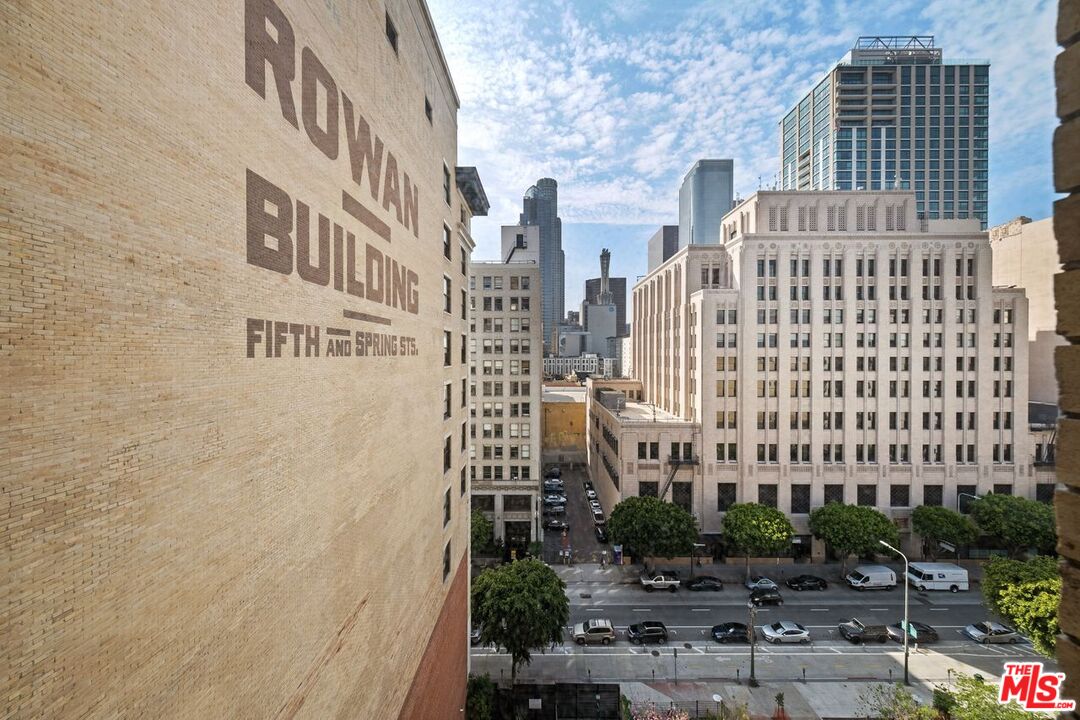 460 South Spring Street, Unit 813 Los Angeles, CA 90013 - Photo 25 of 26 a city view with tall buildings
