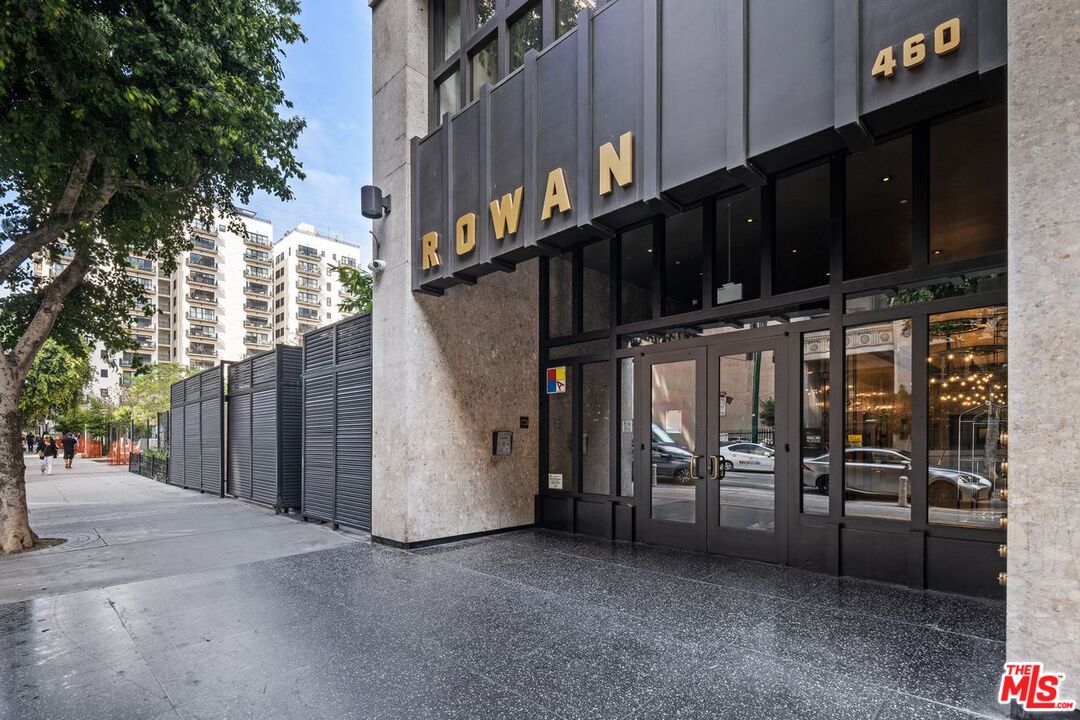 460 South Spring Street, Unit 813 Los Angeles, CA 90013 - Photo 26 of 26 a view of a street with seating area