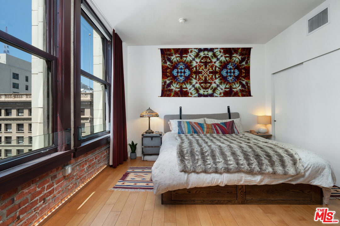 460 South Spring Street, Unit 813 Los Angeles, CA 90013 - Photo 8 of 26 a bedroom with a bed and a large window