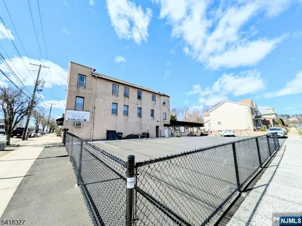 $2,700 | 239-241 Union Boulevard, Unit 3, Totowa, NJ 07512