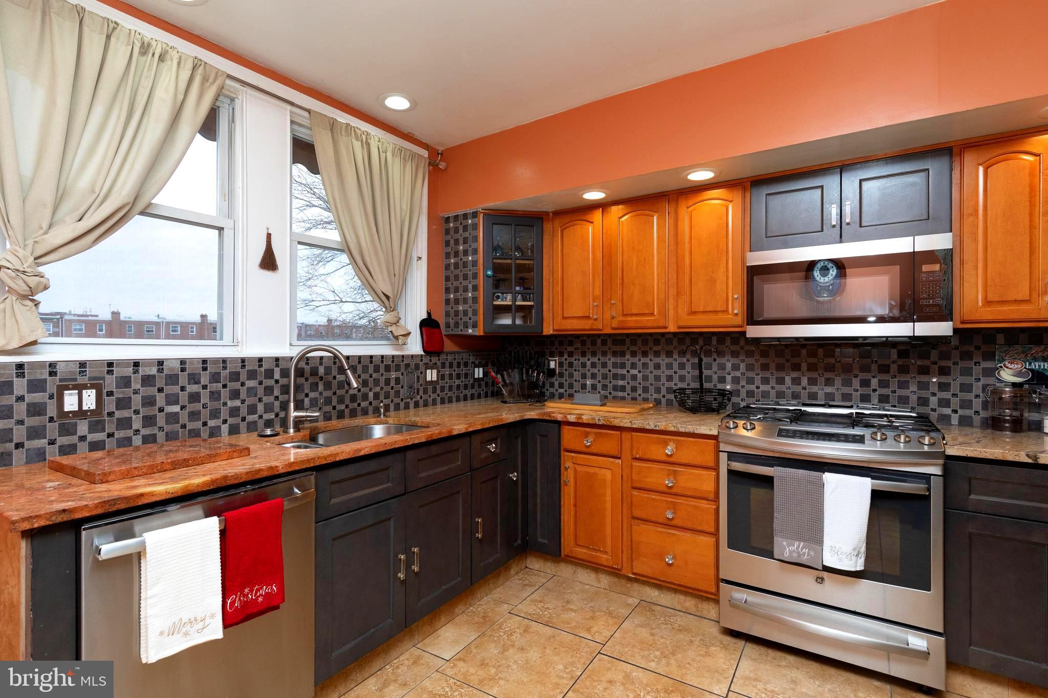 7138 Cottage Street Philadelphia, PA 19135 - Photo 12 of 38 Brand new microwave