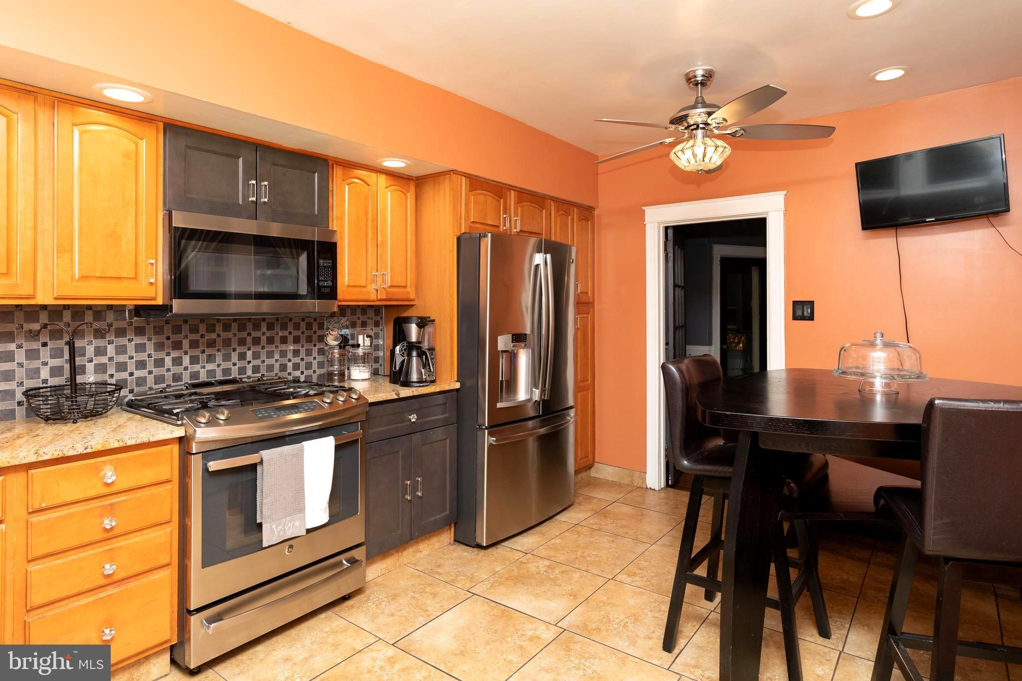 7138 Cottage Street Philadelphia, PA 19135 - Photo 13 of 38 Eat in kitchen