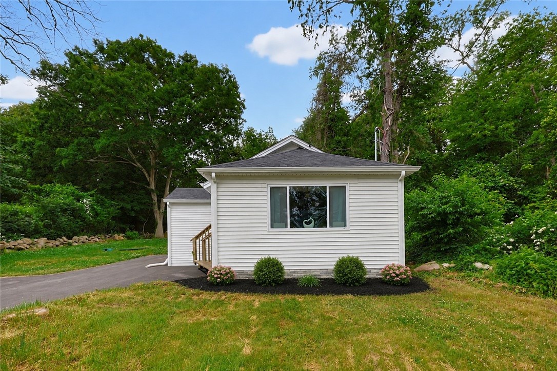 1703 Crandall Road Tiverton, RI 02878 - Photo 2 of 19