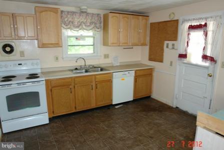 5108 Shelbourne Road Baltimore, MD 21227 - Photo 13 of 20 Kitchen