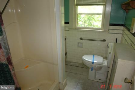 5108 Shelbourne Road Baltimore, MD 21227 - Photo 9 of 20 Bath