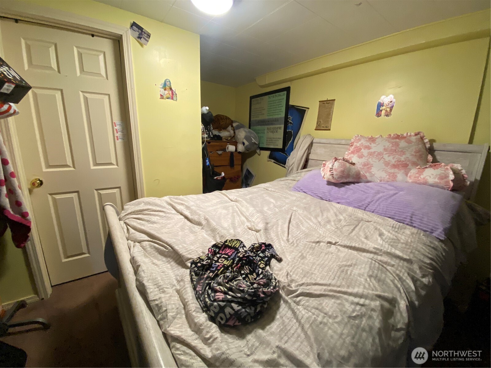 3625 15th Avenue South Seattle, WA 98144 - Photo 6 of 10 a bed room with a bed and a television