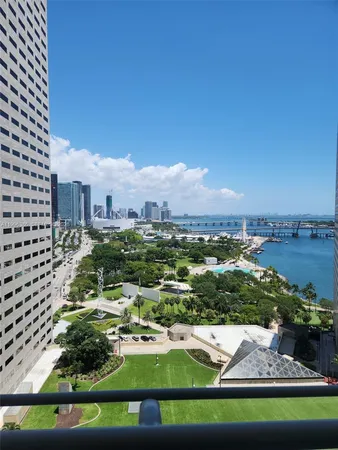 $2,500 | 325 South Biscayne Boulevard, Unit 2220, Miami, FL 33131