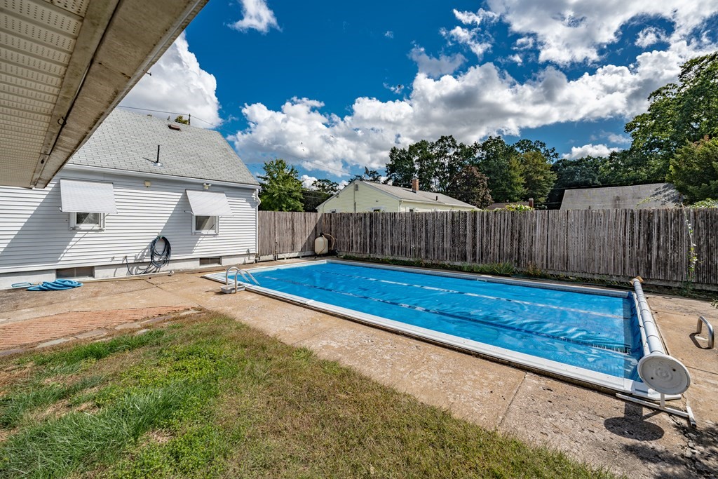 14 Bonneta Circle Chicopee, MA 01020 - Photo 8 of 32