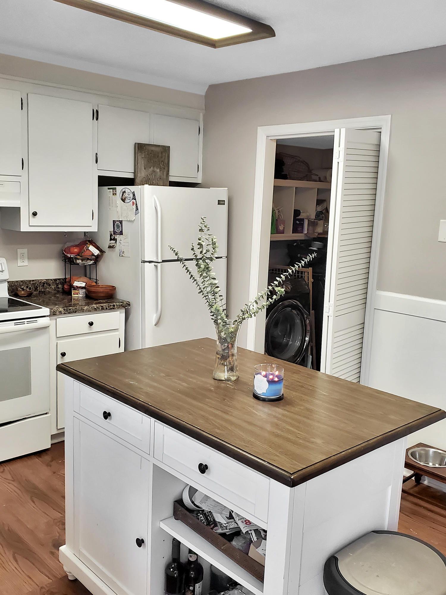 302 Springview Lane, Unit 4 Summerville, SC 29485 - Photo 10 of 17 Kitchen with laundry room