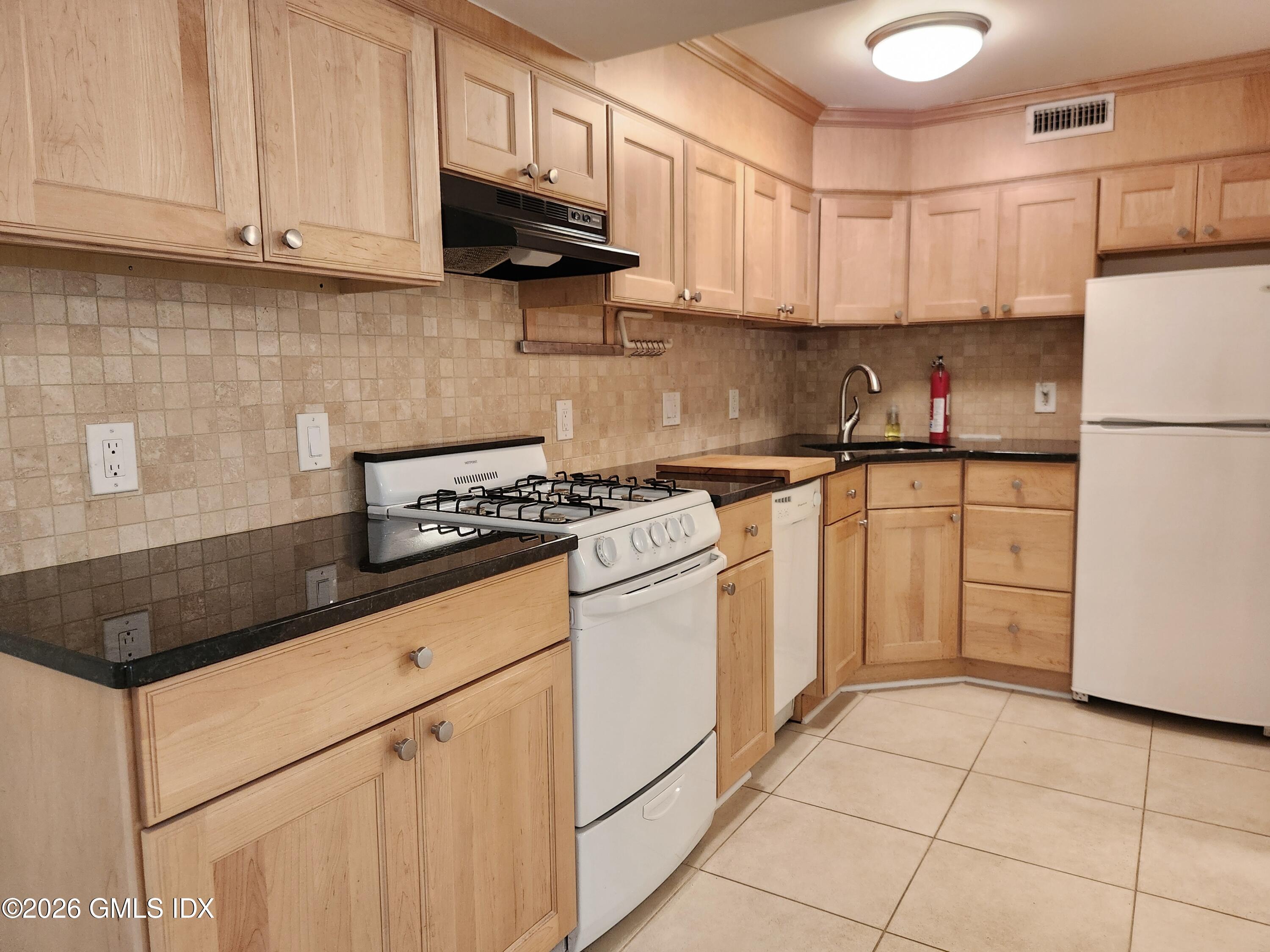 67 Alexander Street, Unit 1 Greenwich, CT 06830 - Photo 5 of 15 20260608_121105