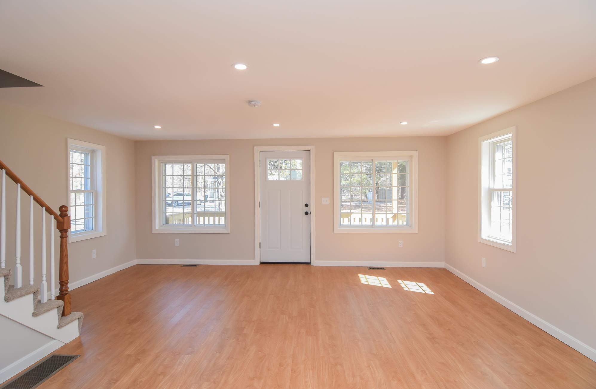 281 Bodwell Road Manchester, NH 03109 - Photo 11 of 26
