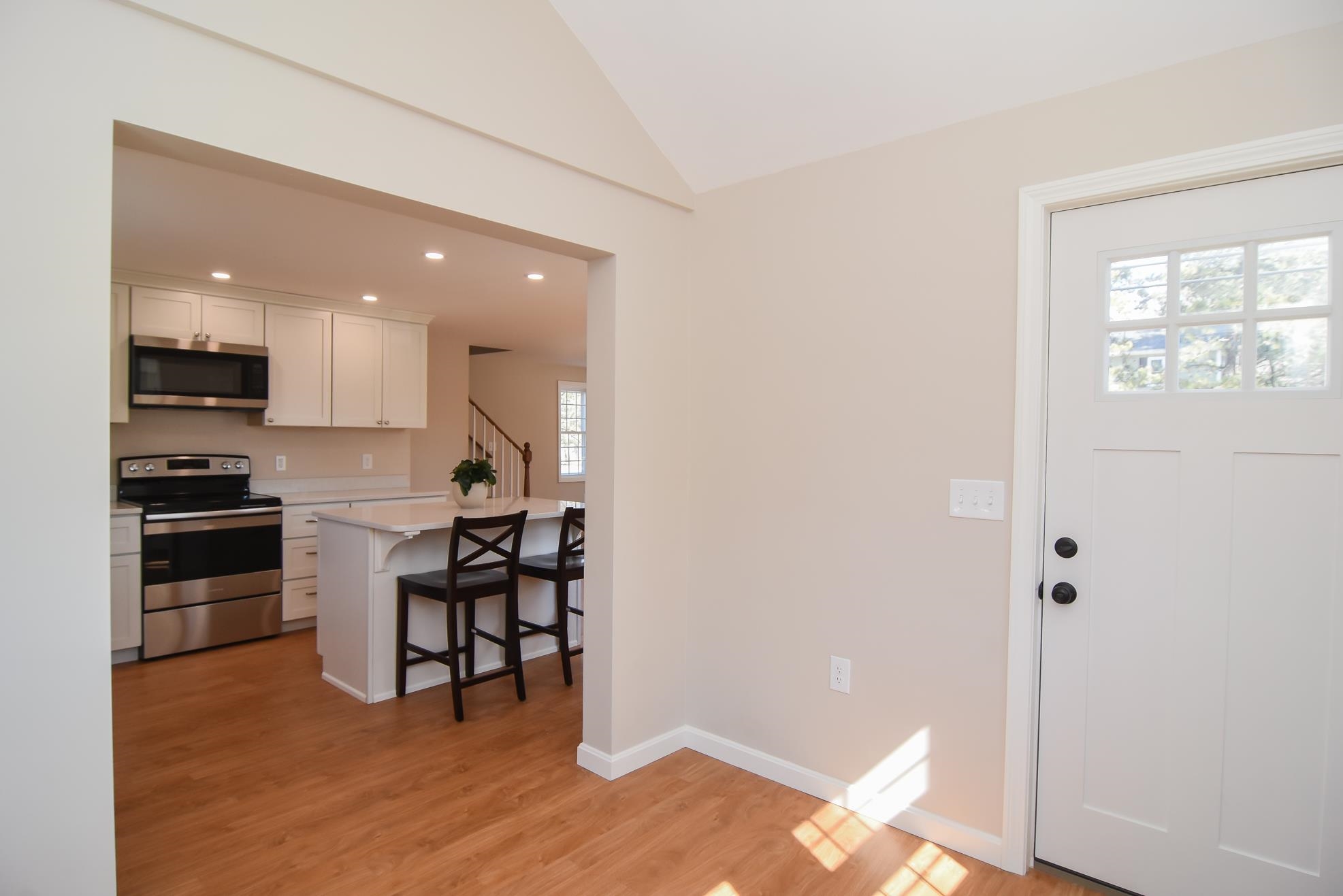 281 Bodwell Road Manchester, NH 03109 - Photo 5 of 26