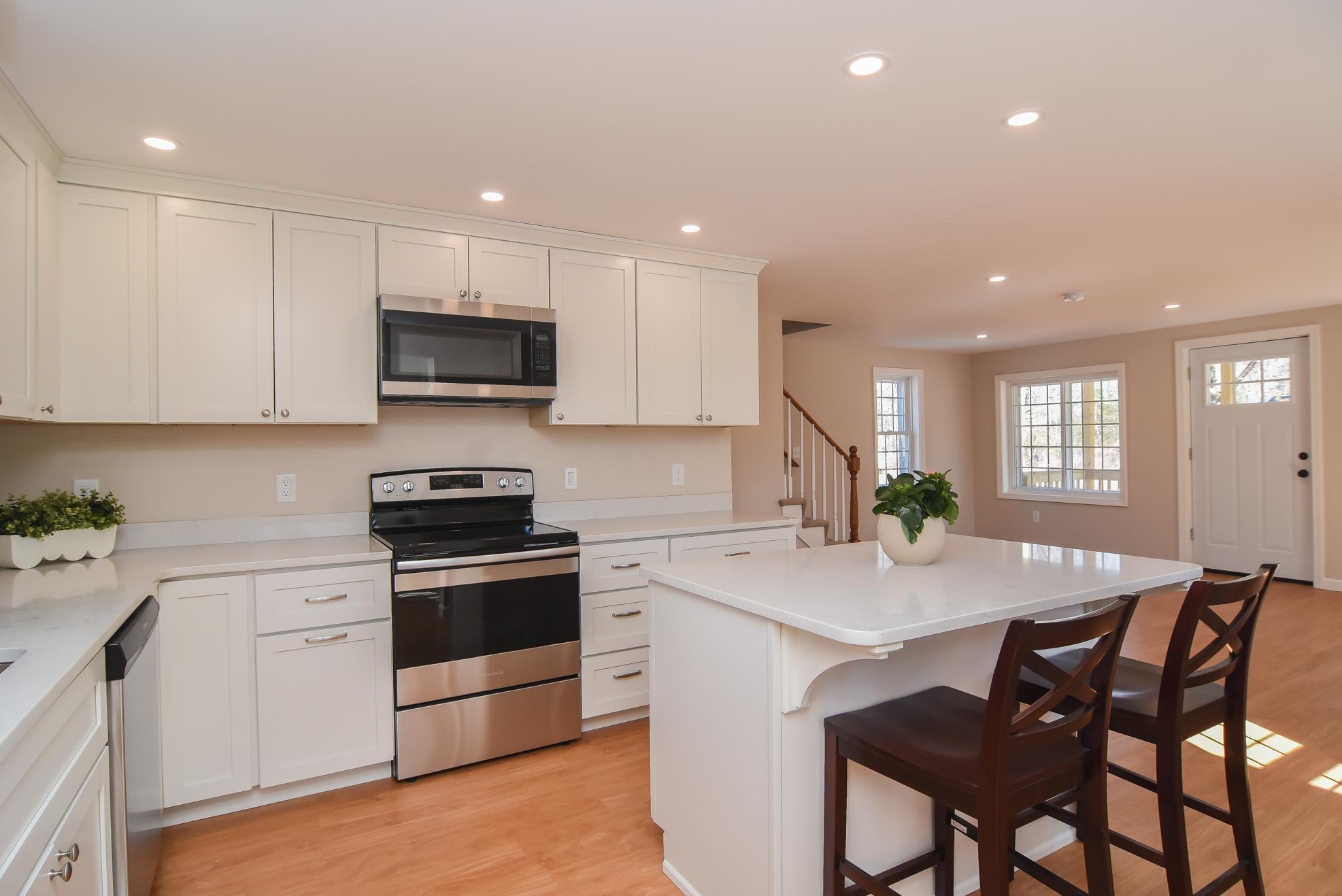 281 Bodwell Road Manchester, NH 03109 - Photo 6 of 26