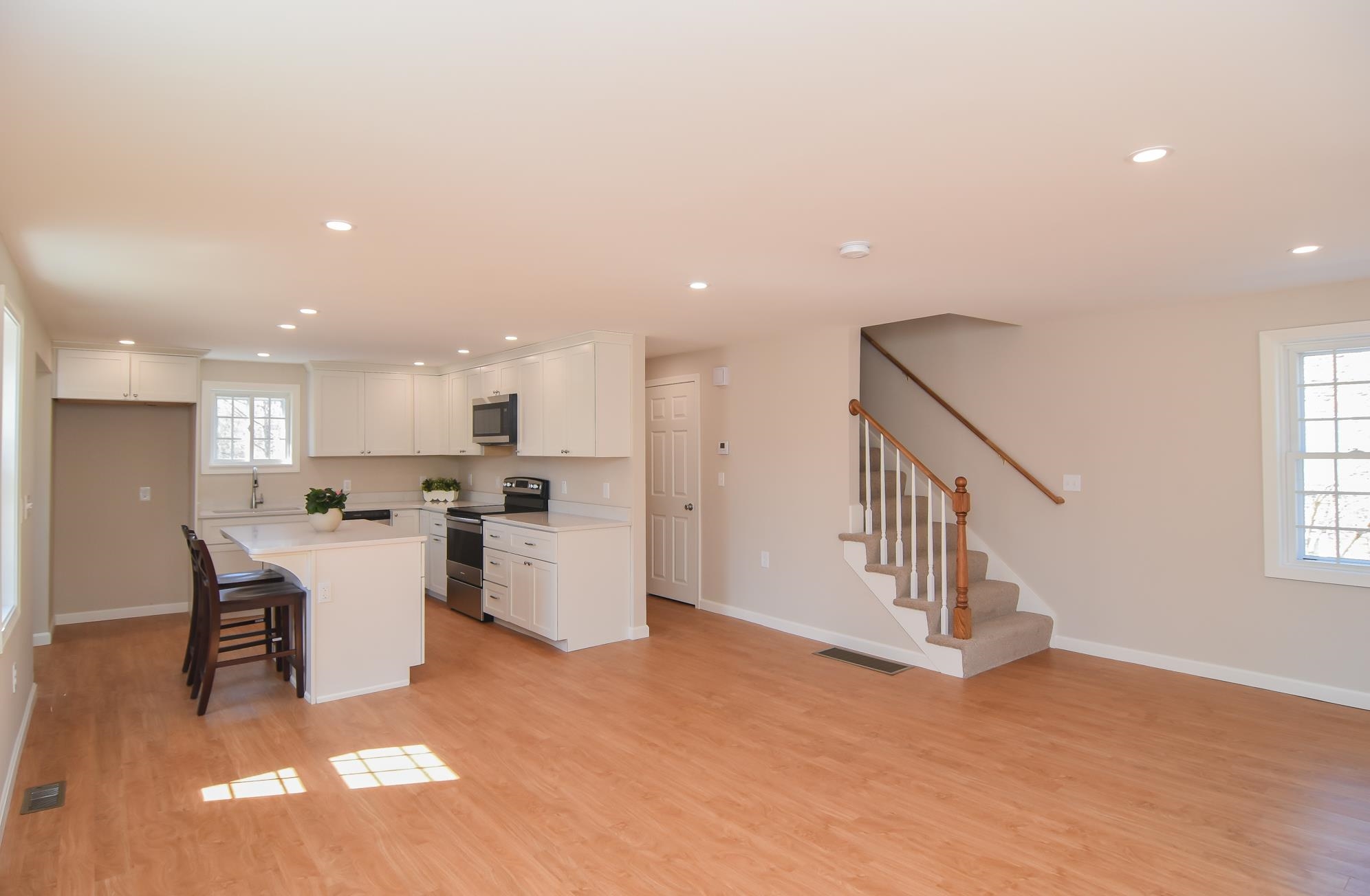 281 Bodwell Road Manchester, NH 03109 - Photo 7 of 26