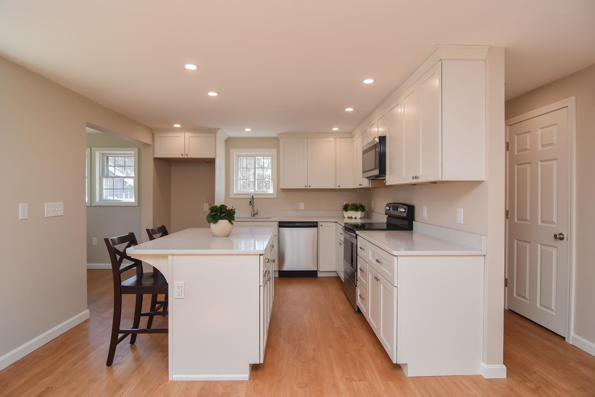 281 Bodwell Road Manchester, NH 03109 - Photo 9 of 26