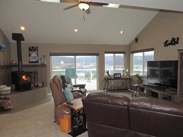 $499,900 | 42040 Lakeview Drive North, Davenport, WA 99122