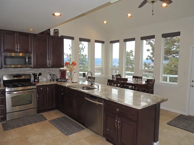 $525,000 | 42040 Lakeview Drive North, Davenport, WA 99122