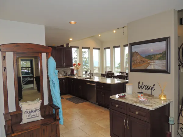 $499,900 | 42040 Lakeview Drive North, Davenport, WA 99122