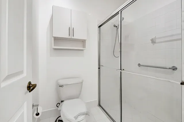 a bathroom with a toilet and a shower