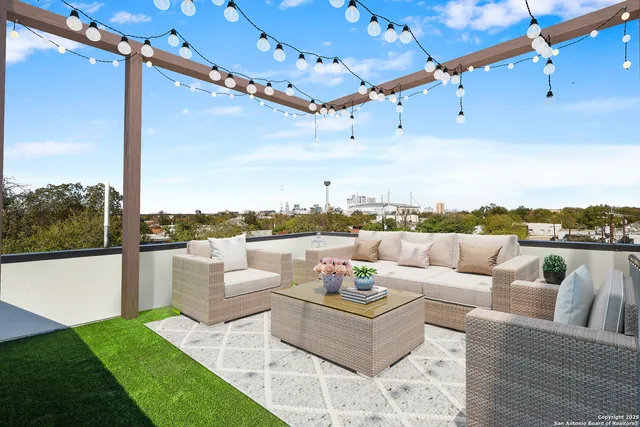 $575,000 | 1021 South Hackberry, Unit 202, San Antonio, TX 78210