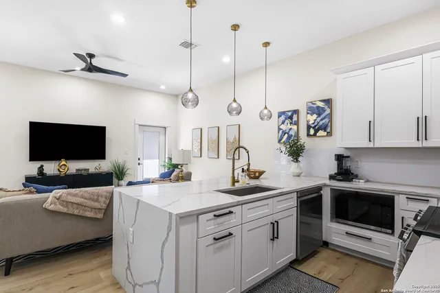 $575,000 | 1021 South Hackberry, Unit 202, San Antonio, TX 78210