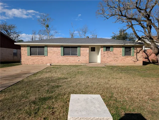 front view of house with a yard