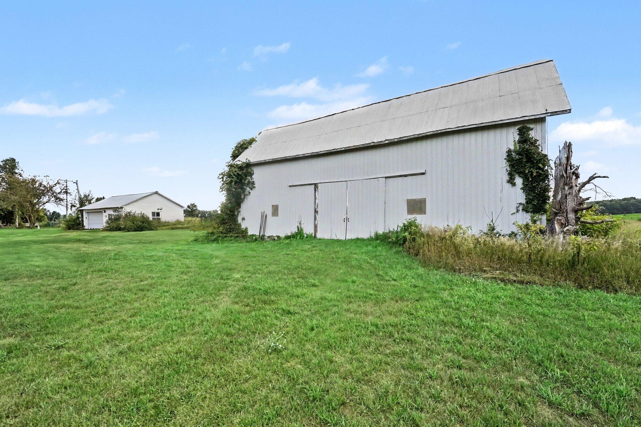 2601 South Derby Road Sidney, MI 48885 - Photo 20 of 26 Barn
