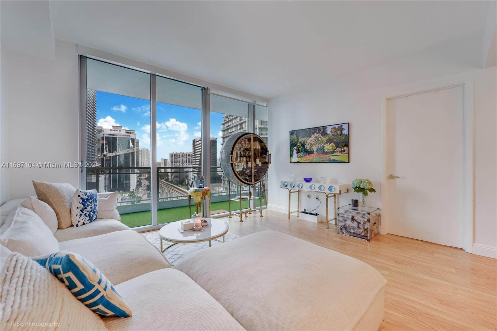 92 Southwest 3rd Street, Unit 1604 Miami, FL 33130 - Photo 4 of 18 a living room with furniture