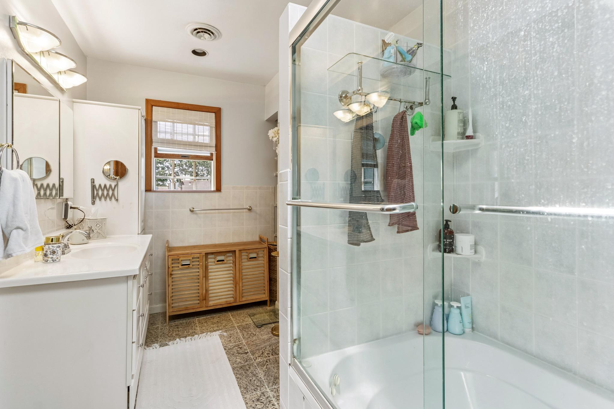 650 Hendrix Street Philadelphia, PA 19116 - Photo 40 of 53 upstairs main bathroom