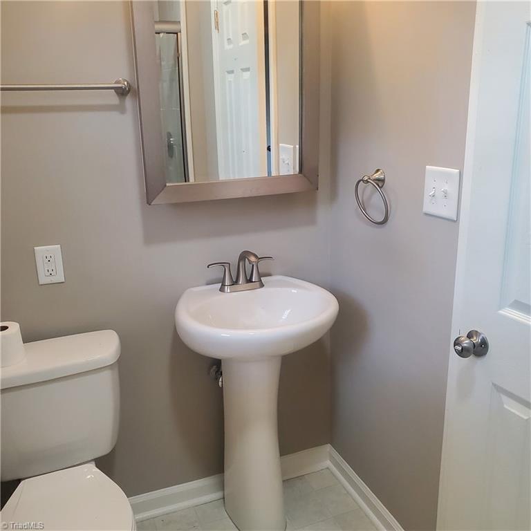 474 Stratford Road Lexington, NC 27292 - Photo 11 of 16 2nd bedroom 2nd level