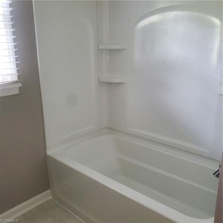 474 Stratford Road Lexington, NC 27292 - Photo 16 of 16 Master bathtub