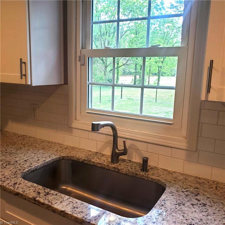 474 Stratford Road Lexington, NC 27292 - Photo 5 of 16 Kitchen