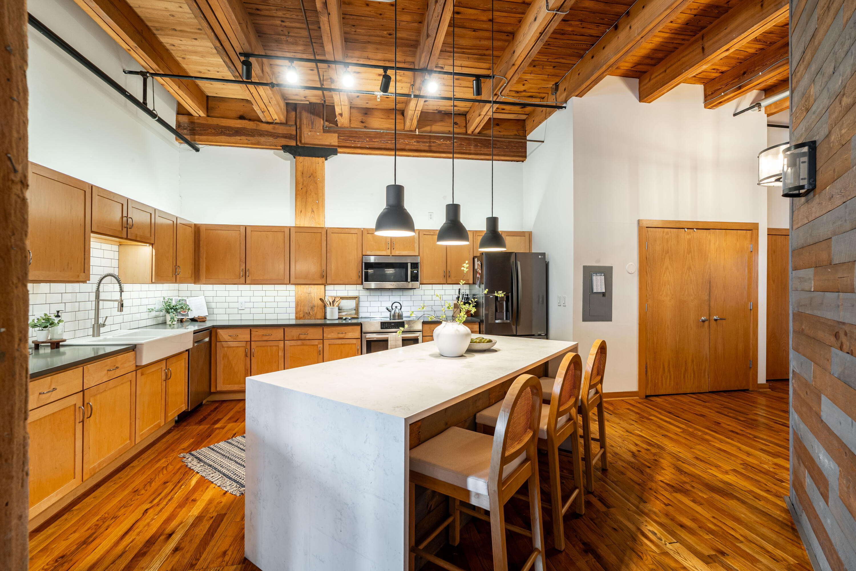 413 North 2nd Street, Unit 260 Milwaukee, WI 53203 - Photo 11 of 51 Island Seating
