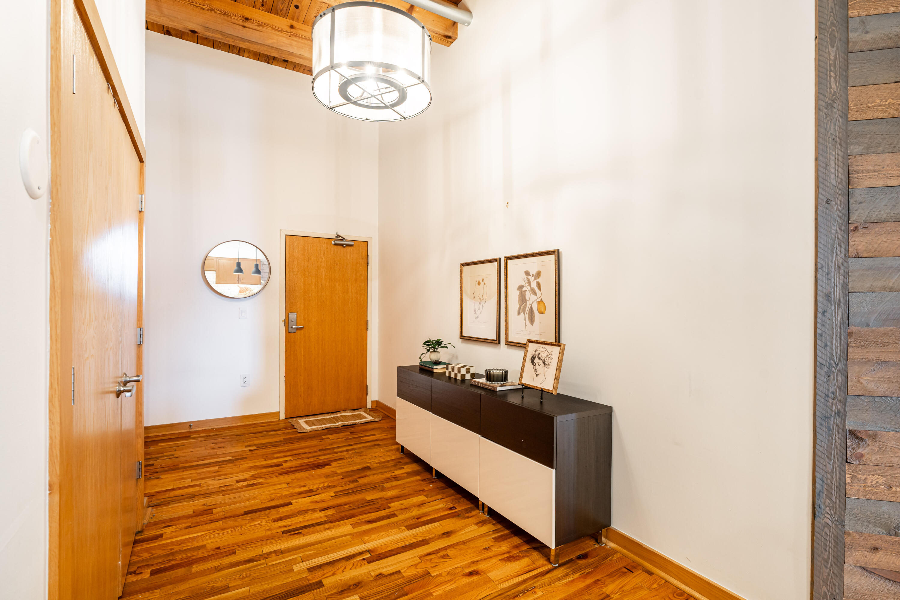 413 North 2nd Street, Unit 260 Milwaukee, WI 53203 - Photo 4 of 51 Foyer