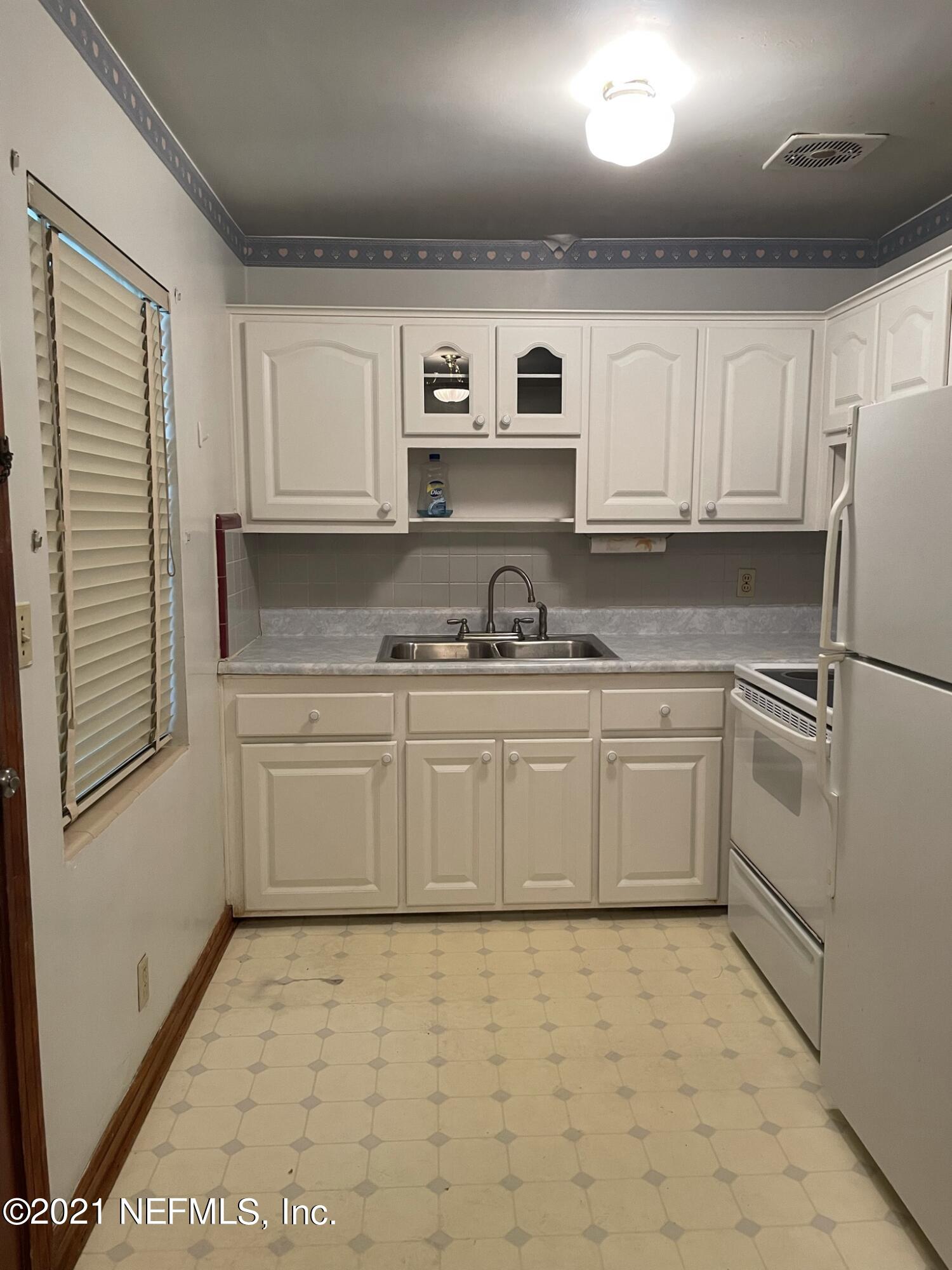1118 Halifax Road Jacksonville, FL 32216 - Photo 5 of 28 IMG_5375