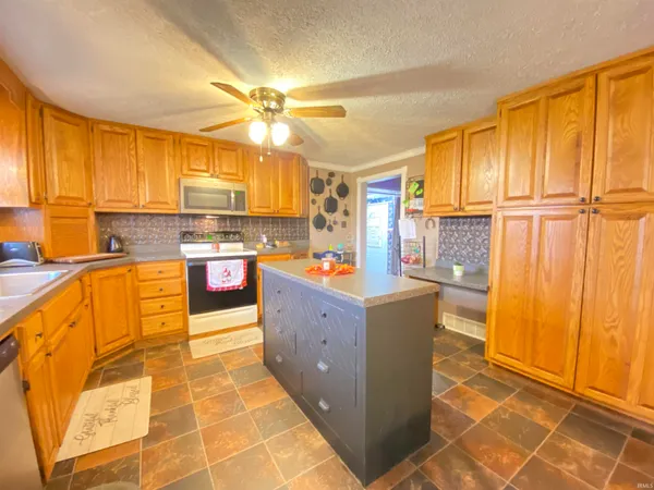 $249,900 | 6066 West State Road 60, Mitchell, IN 47446