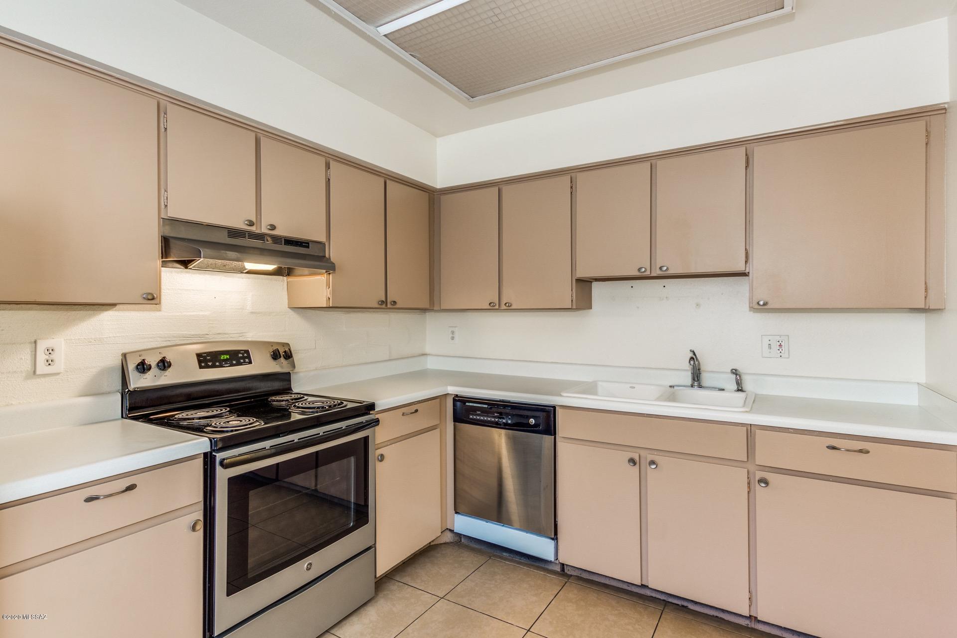 1343 East Fort Lowell Road, Unit D Tucson, AZ 85719 - Photo 9 of 25 Gallery Image 9