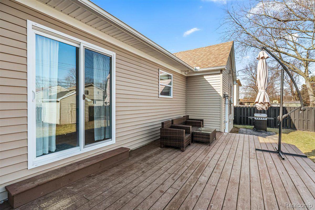3739 Mildred Avenue Rochester, MI 48309 - Photo 22 of 24 Deck