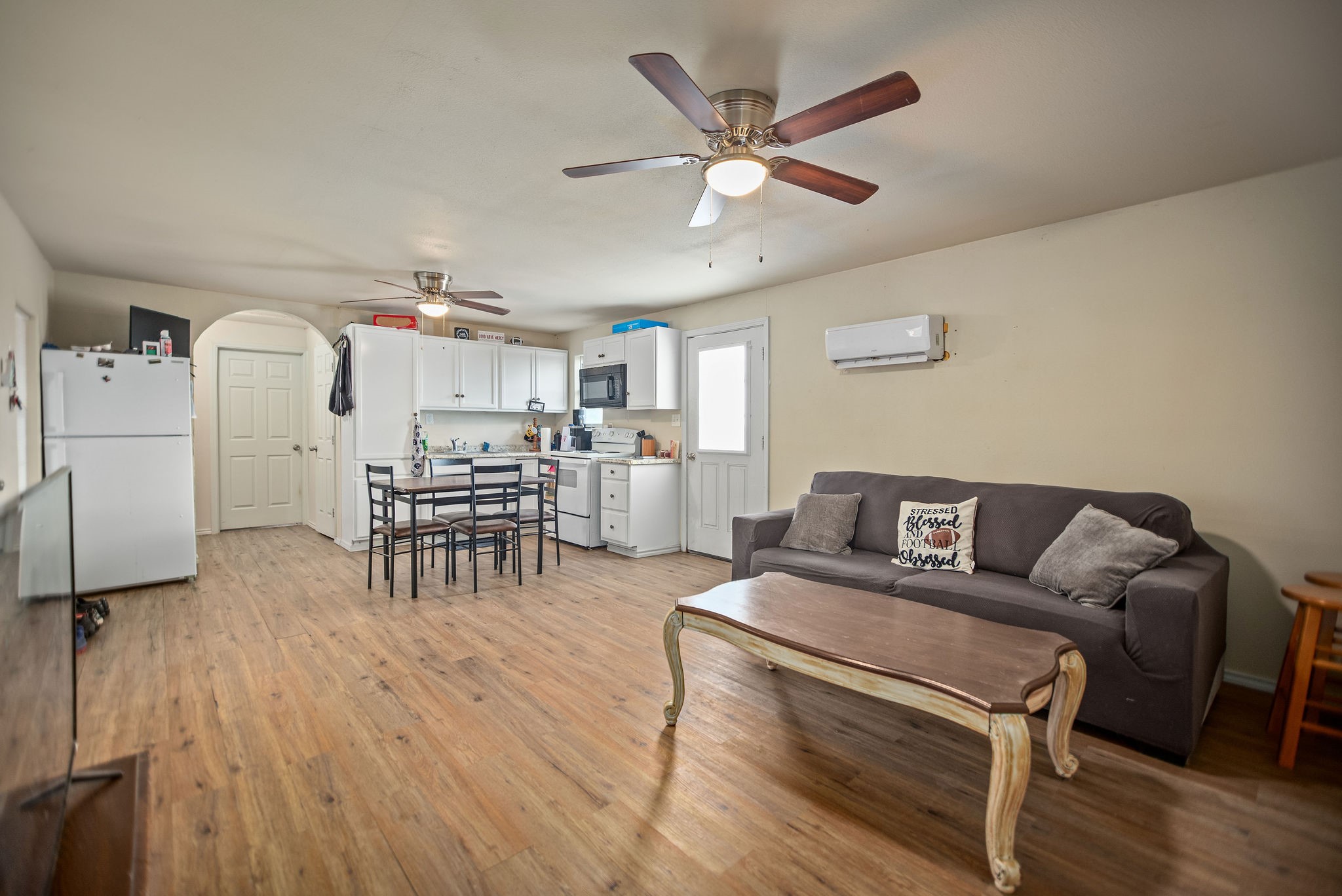 190 Hood Road Inez, TX 77968 - Photo 24 of 29 a living room with furniture and kitchen view