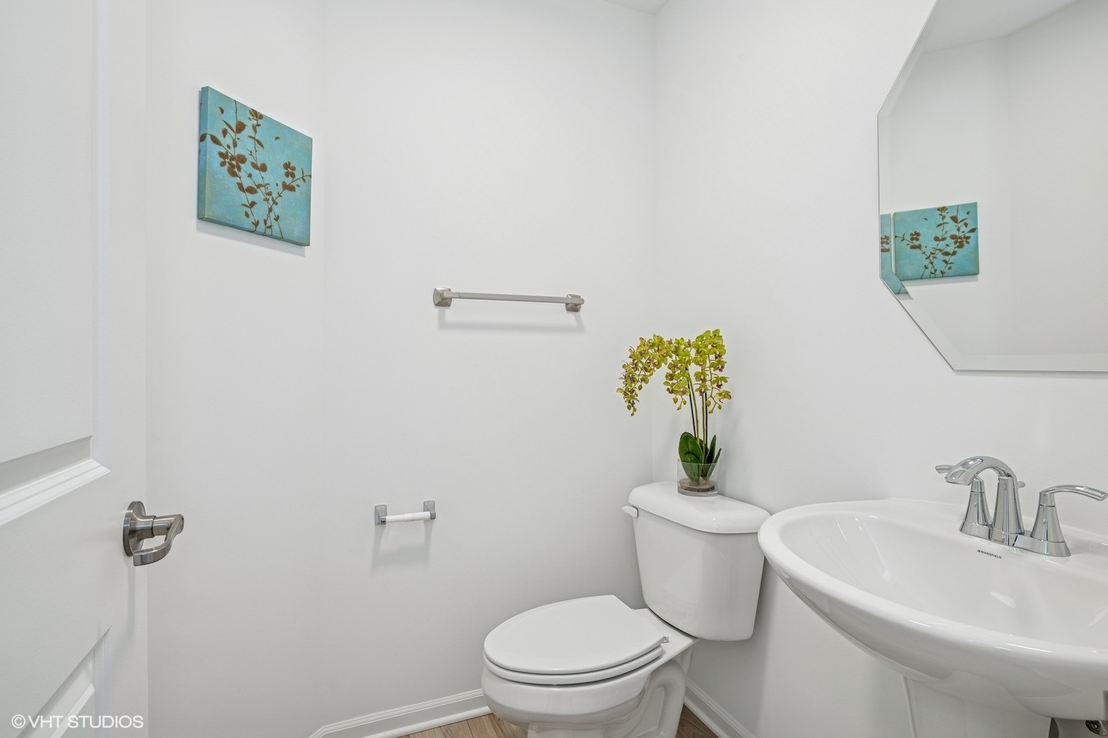 1204 Neubauer Circle, Unit 1304 Lindenhurst, IL 60046 - Photo 11 of 29 a bathroom with a toilet a sink and mirror