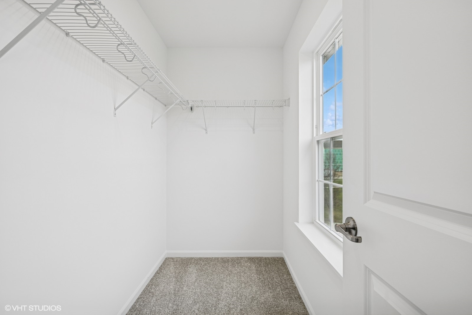 1204 Neubauer Circle, Unit 1304 Lindenhurst, IL 60046 - Photo 13 of 29 a view of an empty room