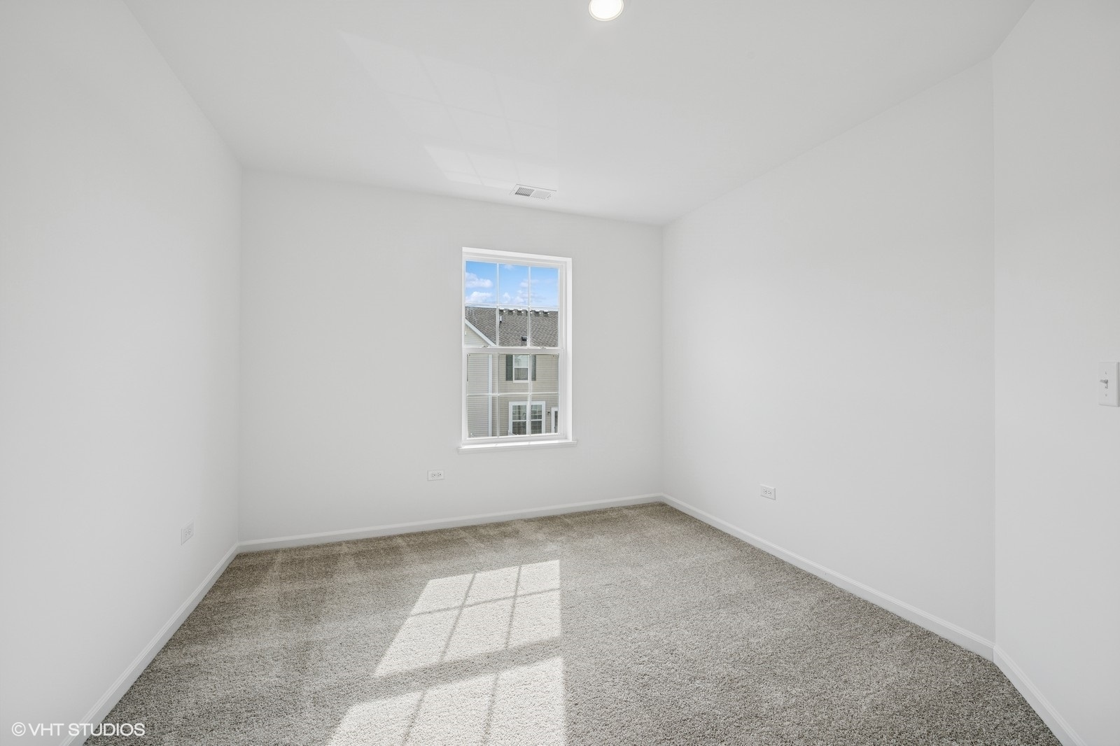 1204 Neubauer Circle, Unit 1304 Lindenhurst, IL 60046 - Photo 14 of 29 an empty room with a window