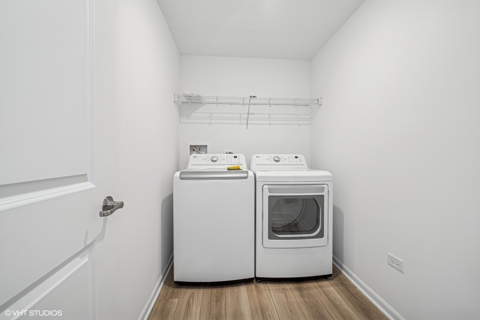1204 Neubauer Circle, Unit 1304 Lindenhurst, IL 60046 - Photo 20 of 29 a utility room with dryer and washer