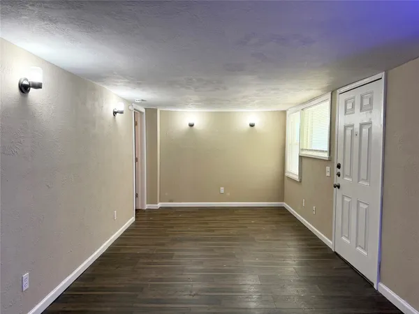 $795 | 7515 Bayway Drive, Unit 1, Baytown, TX 77520