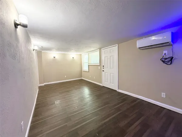 $795 | 7515 Bayway Drive, Unit 1, Baytown, TX 77520
