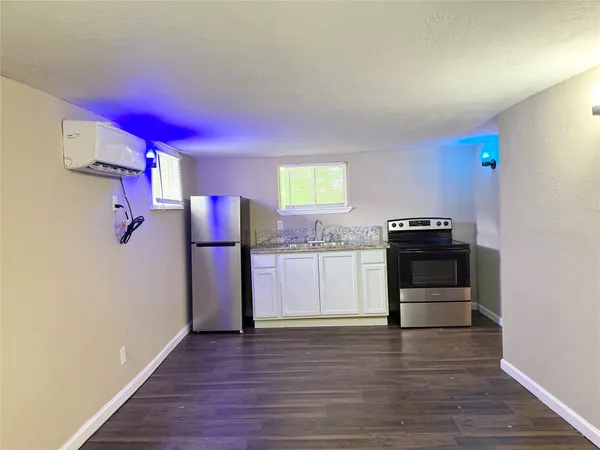 $795 | 7515 Bayway Drive, Unit 1, Baytown, TX 77520