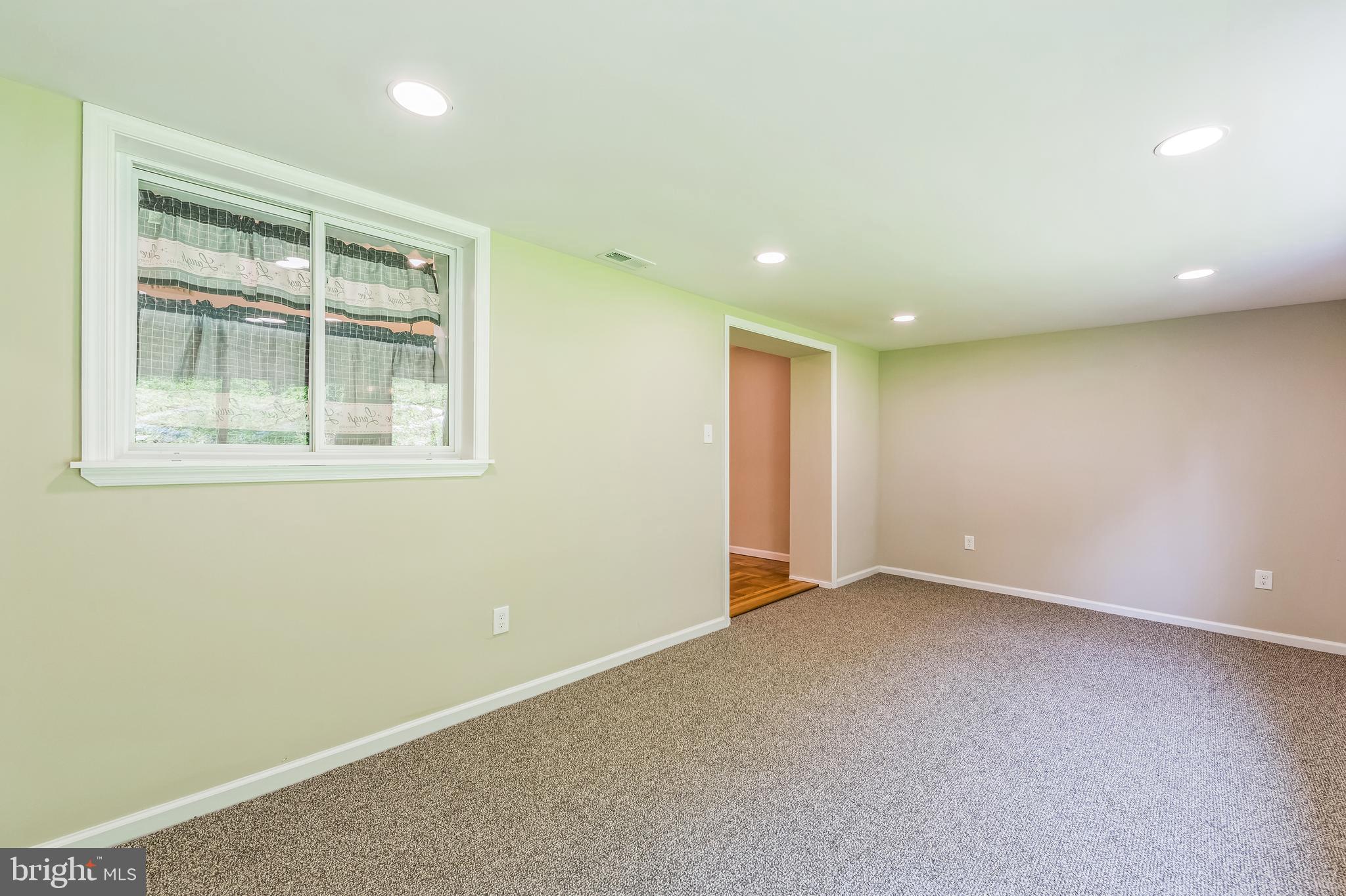 44 South Brookside Road Springfield, PA 19064 - Photo 18 of 30 an empty room with a window